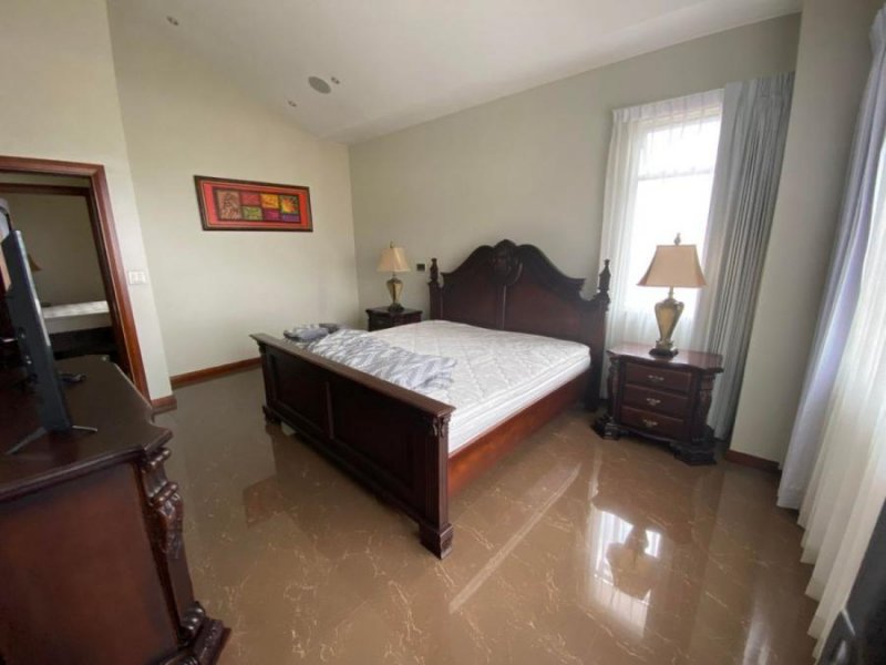 Apartamento en San Rafael de Escazú, amoblado en alquiler