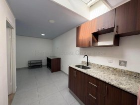 Apartamento en Alquiler en  Escazú, San José