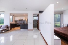 Se alquila apartamento en Escazú San José 26-1712