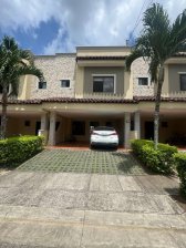Alquiler de Casa Full Amueblada en Condominio Santa Ana Hills, San José