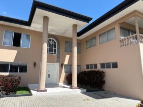 Casa en Alquiler en Colón Mora, San José