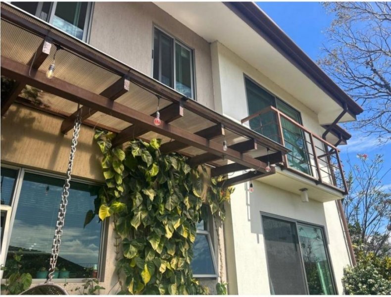 Venta de casa en condominio Tierras del Café, Heredia US$440,000 GA007