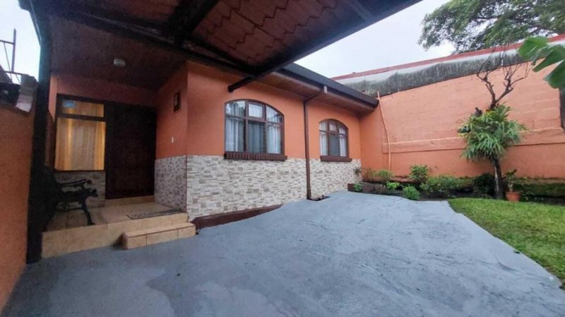Venta de Casa en Santa Ana, San José. RAH 25-1766