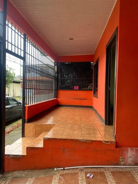 Adquiera Casa en Barrio Cocori, Desamparados, San José.