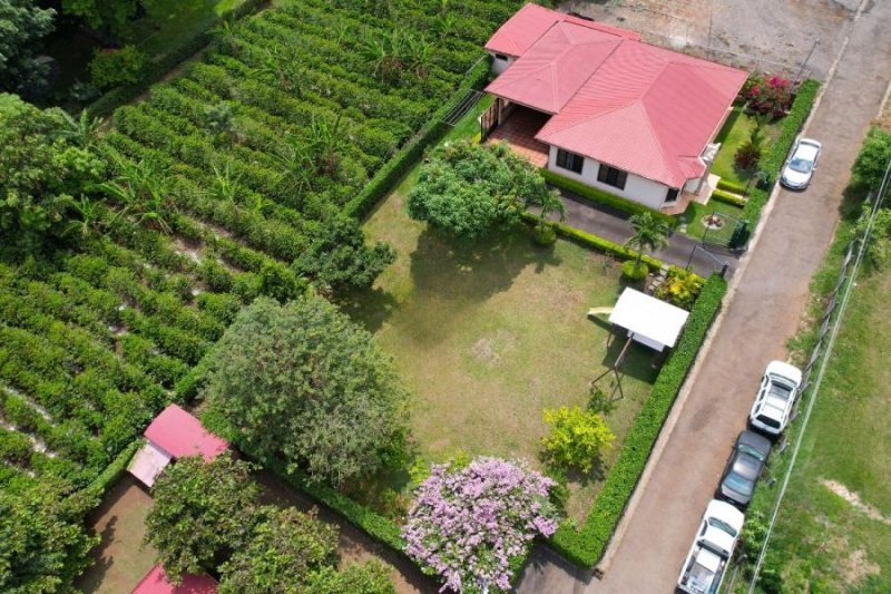 Casa amueblada con jardín en Grecia
