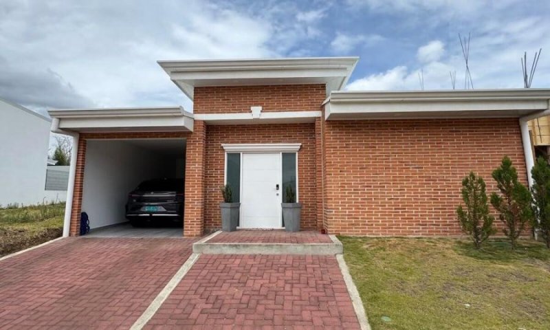 Venta de casa en condominio Ayarco 385, La Unión #RC1833