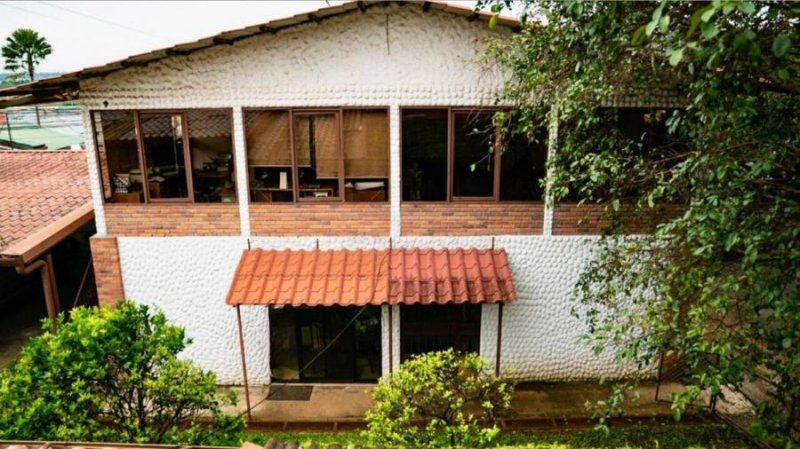 Venta de Casa + 2 APTOS en Mora-Colôn, San José. RAH 25-1810