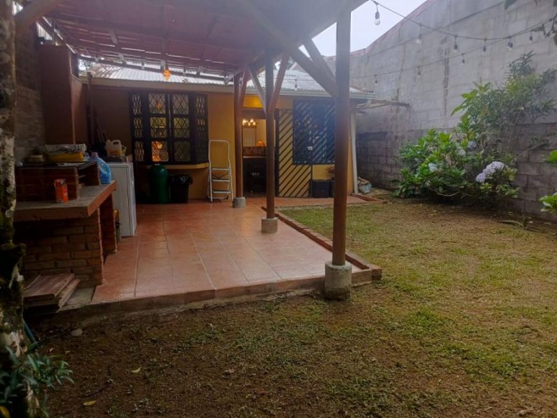 Venta de casa ubicada en Montes de Oca, cerca de la campiña