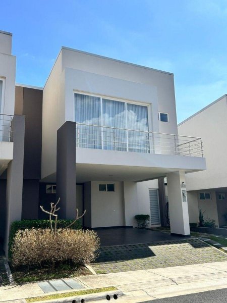 Venta de Exclusiva casa en Belén 