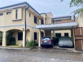 Venta de Casa en Santa Ana, San José. RAH 25-1842