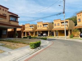Casa en Venta en  Guácima, Alajuela