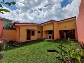 Casa en Venta en Centro Escazú, San José