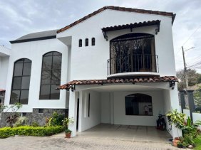 Casa en Venta en Guachipelin Escazú, San José