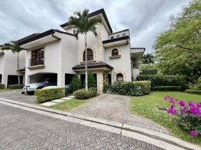 Casa en Venta en Los Laureles Escazú, San José