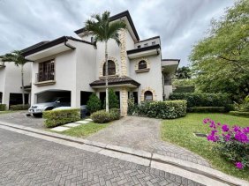 Casa en Venta en  Escazú, San José