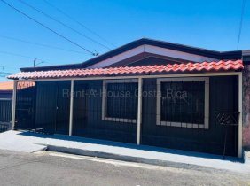 Venta de Casa en Santa Bárbara-San Pedro, Heredia.