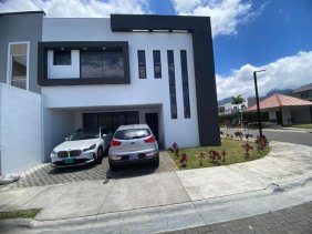 Casa en Venta en San Rafael Escazú, San José
