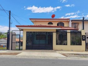 Venta de Casa + APTO en San José de Alajuela. 