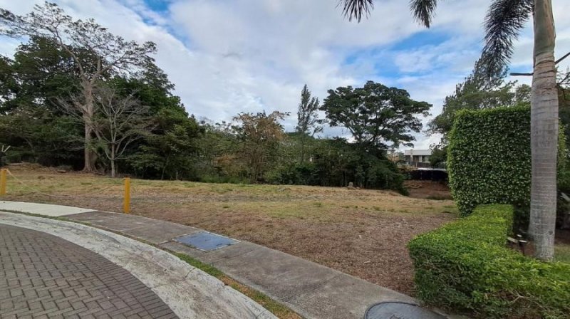 (C.A.N) VENTA DE LOTE EN EXCLUSIVO CONDOMINIO ESPAVEL LA GUÁCIMA.
