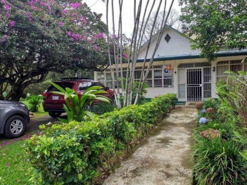 Se vende propiedad con lote 5,720m2 en San Pedro San José 25-730