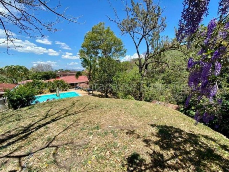 Lote + Casa y Cabaña en Venta en Santa Ana, San José. RAH 25-1836