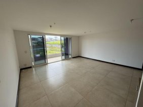 Apartamento en Alquiler en Mercedes Sur Heredia, Heredia