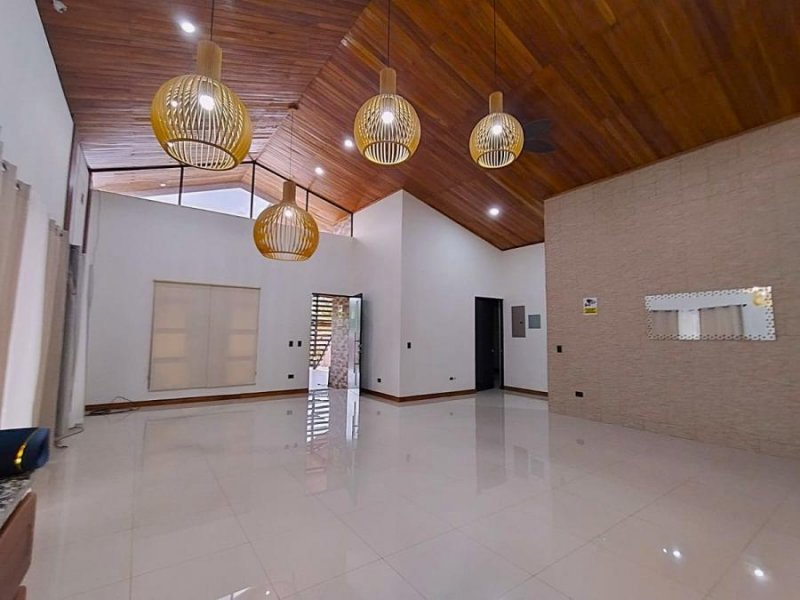 Alquiler de casa en Parrita LFS