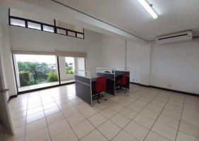 Local en Alquiler en  Santa Ana, San José