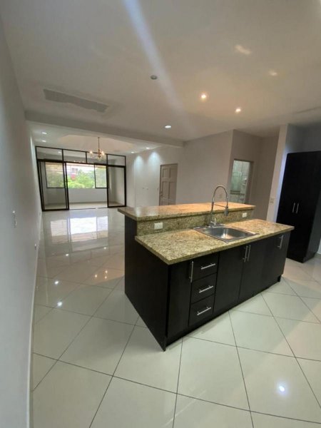 Foto Apartamento en Alquiler en Escazú, San José - U$D 950 - APA34692 - BienesOnLine