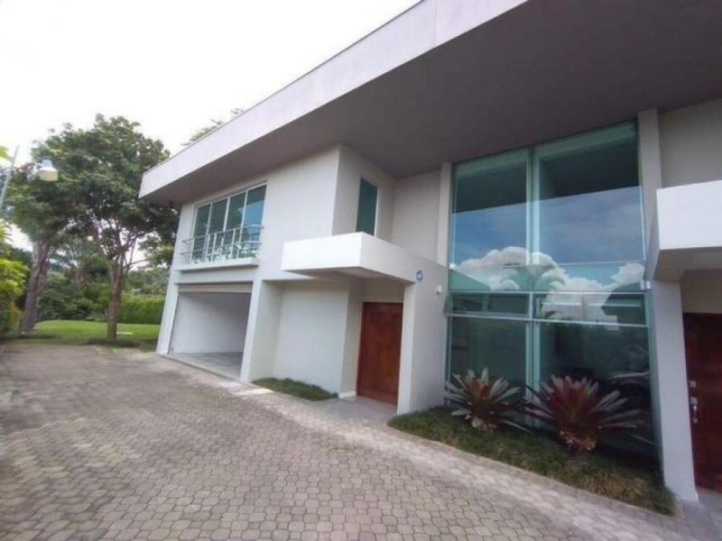 Apartamento en Alquiler en  Escazú, San José