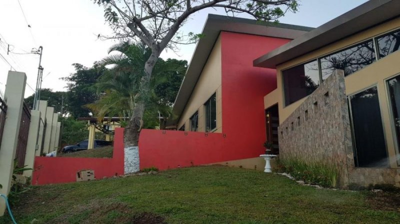 Casa en Venta en El Rosario Naranjo, Alajuela