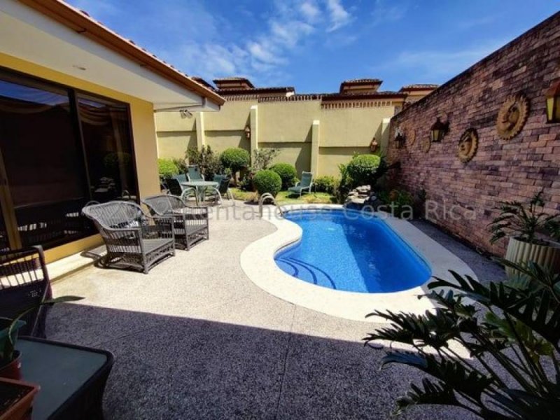 Casa en Venta en Guachipelin Escazú, San José