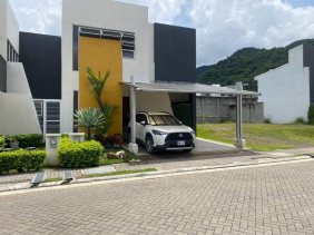 Casa en Venta en  Escazú, San José