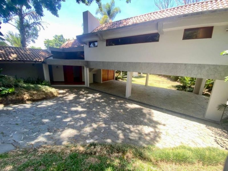 Foto Casa en Venta en Escazú, San José - U$D 780.000 - CAV74792 - BienesOnLine