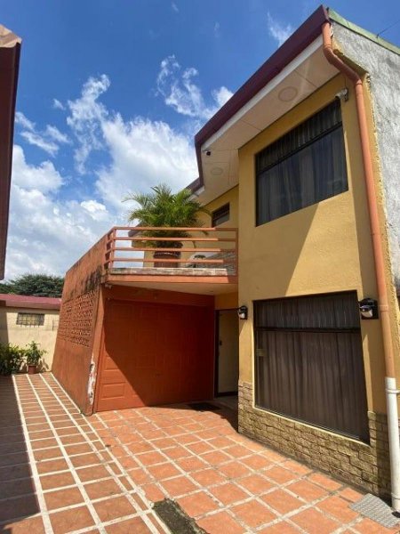 CASA EN VENTA EN FLORES, cod: CTL 23-2059