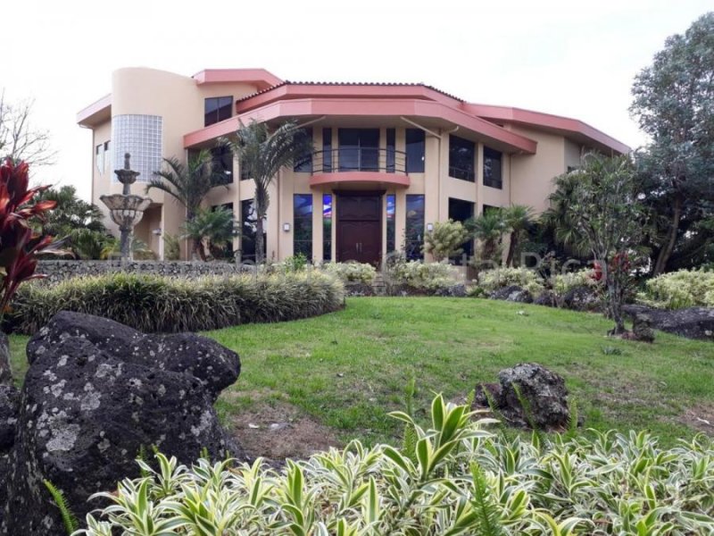 Casa en Venta en  Angeles, Heredia