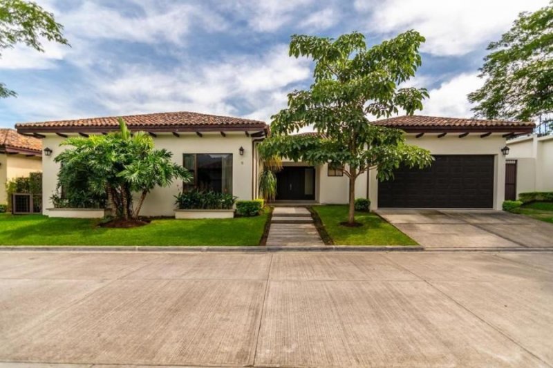 Foto Casa en Venta en Santa Ana, San José - U$D 635.000 - CAV27399 - BienesOnLine