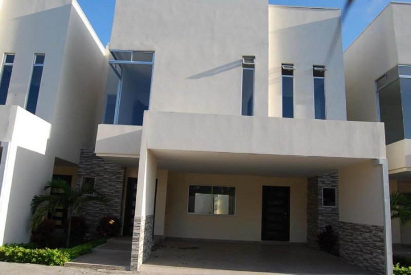 Foto Casa en Venta en Santa Ana, San José - U$D 220.000 - CAV28017 - BienesOnLine