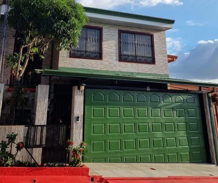 CASA REMODELADA CON FINOS ACABADOS