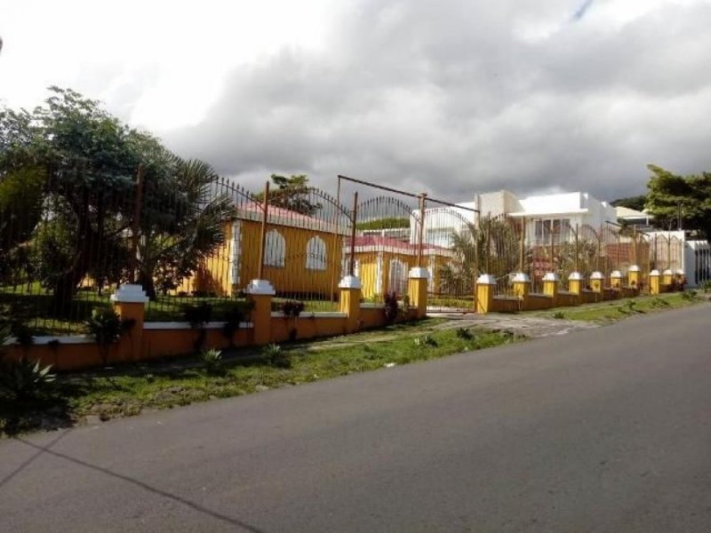 Foto Casa en Venta en SanRafaelDeEscazu, Escazú, San José - U$D 1.200.000 - CAV25048 - BienesOnLine