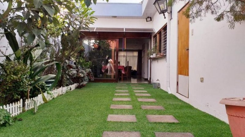 Foto Casa en Venta en Sabanilla, Montes de Oca, San José - U$D 250.000 - CAV23321 - BienesOnLine