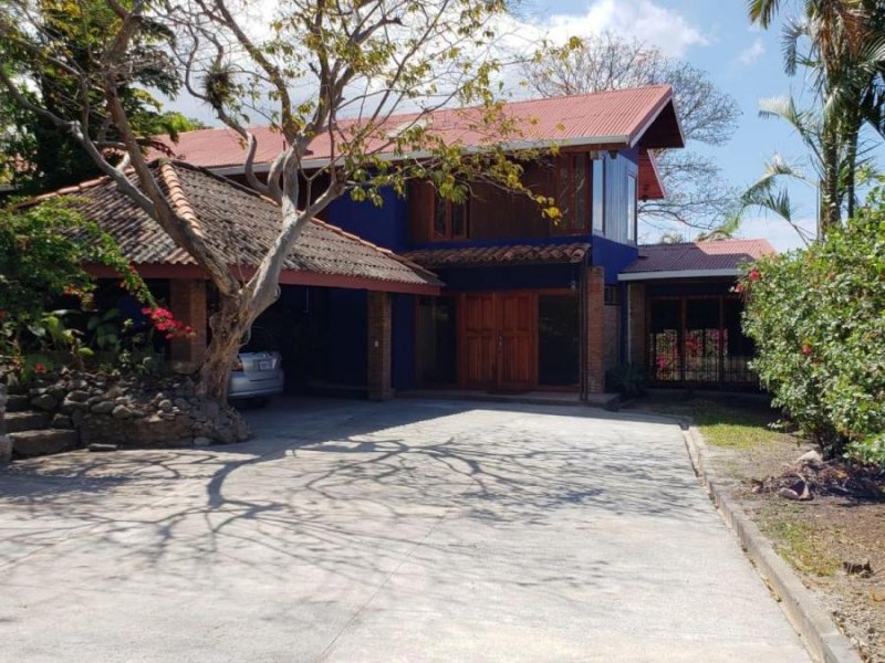 Foto Casa en Venta en Escazú, San José - U$D 350.000 - CAV43616 - BienesOnLine