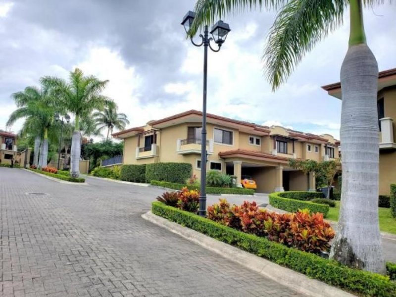 Foto Casa en Alquiler en Escazú, San José - U$D 1.700 - CAA24700 - BienesOnLine