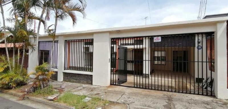 Foto Casa en Venta en Moravia, San José - U$D 253.000 - CAV26417 - BienesOnLine