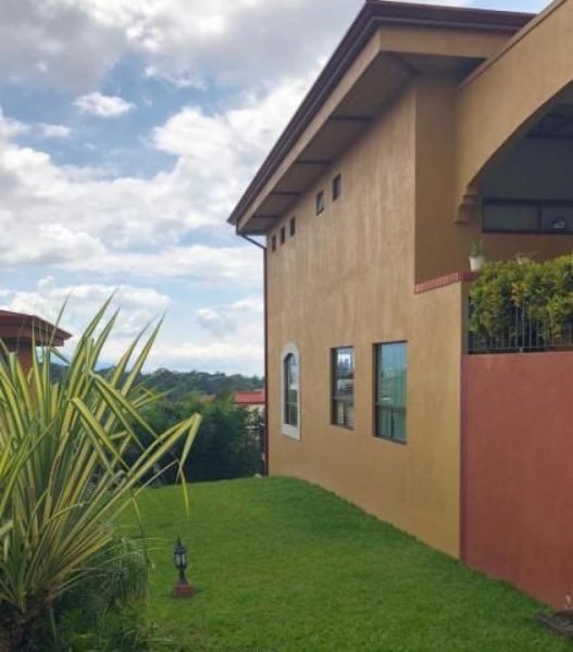 Foto Casa en Venta en Montes de Oca, San José - U$D 195.000 - CAV24878 - BienesOnLine