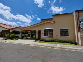 Casa en Venta en GRANADILLA CURRIDABAT Curridabat, San José