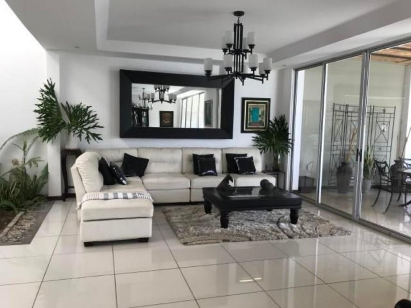Foto Casa en Venta en Escazú, San José - U$D 400.000 - CAV24638 - BienesOnLine