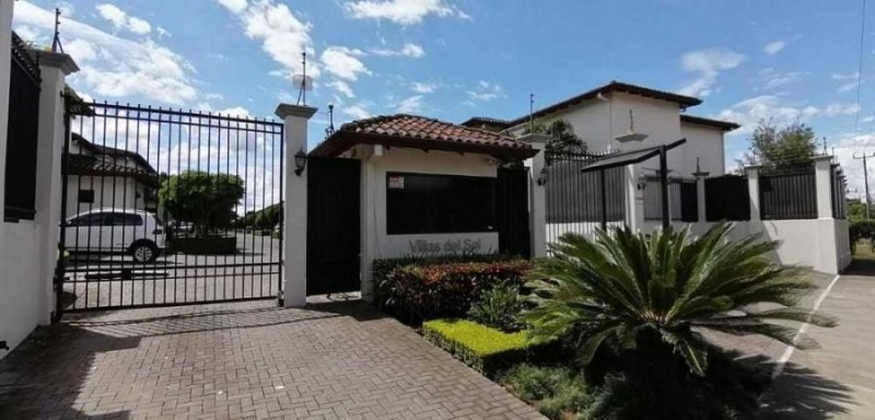 Foto Casa en Venta en Santa Ana, San José - U$D 620.000 - CAV25529 - BienesOnLine