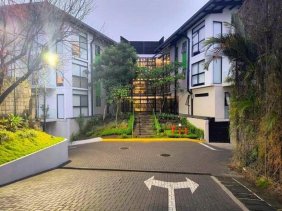 Se alquila moderno y espacioso apartamento en Santa Ana 25-1848