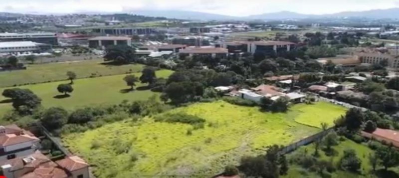 Se vende amplio lote de 10,521m2 en La Ribera Heredia 25-1615